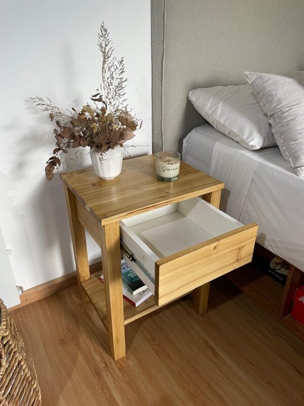 mesa de luz male